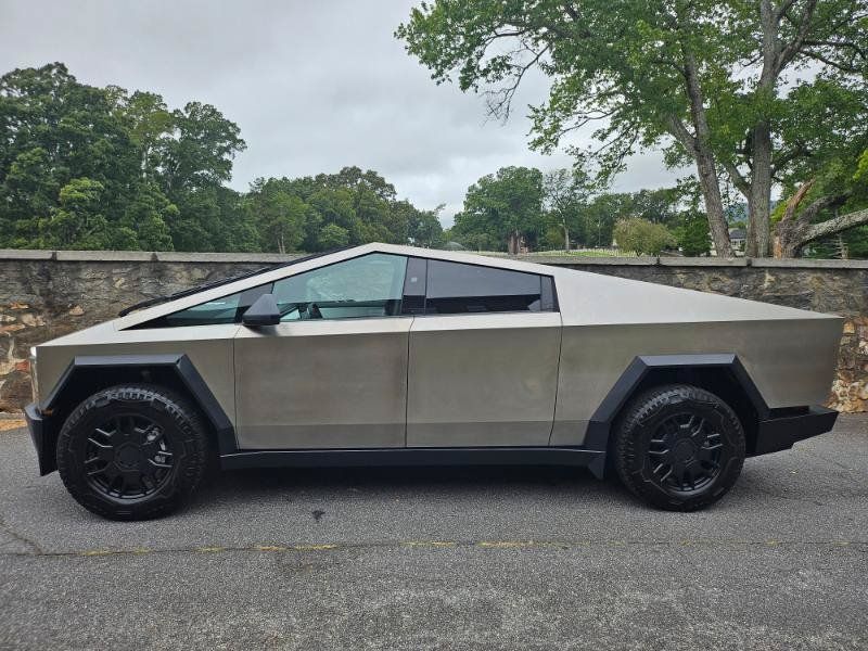 Used 2024 Tesla Cybertruck AWD Crew Cab image 8