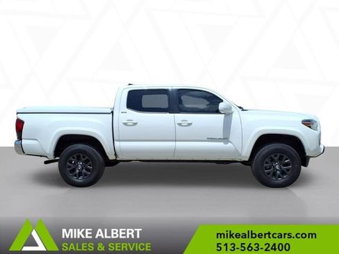 Used 2021 Toyota Tacoma SR5 AWD/4WD image 8