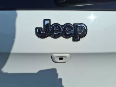 Used 2017 Jeep Cherokee Limited AWD/4WD image 20
