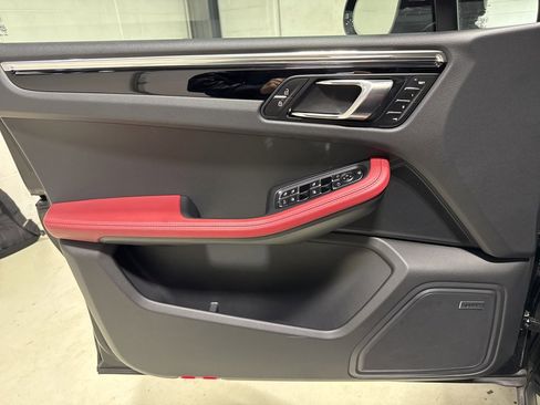 Used 2025 Porsche Macan Turbo image 14