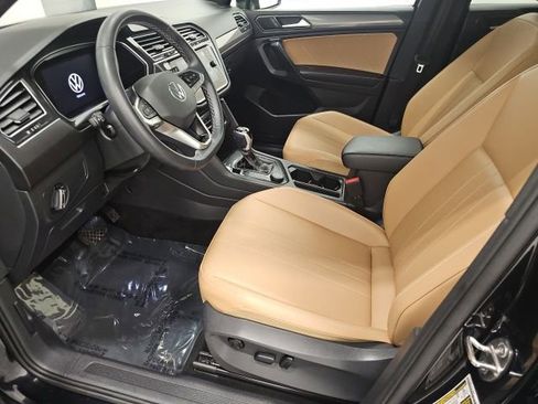 Used 2023 Volkswagen Tiguan SE w/ Panoramic Sunroof Package image 13