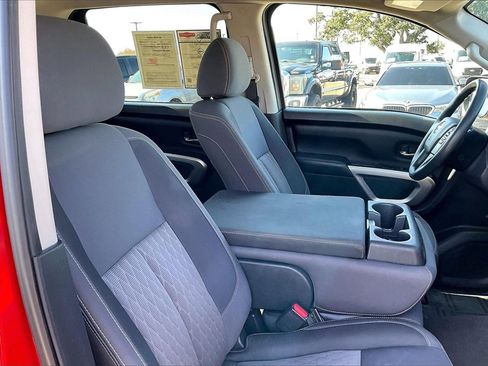 Used 2021 Nissan Titan SV image 29