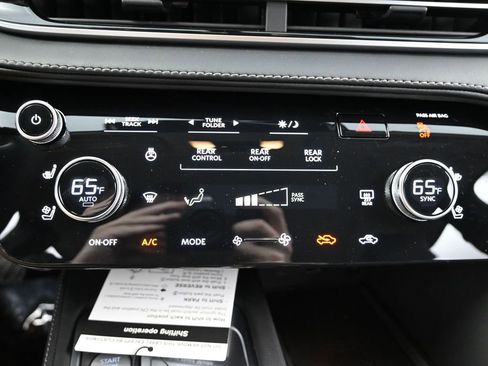 Used 2025 INFINITI QX60 Luxe w/ Vision Package image 19