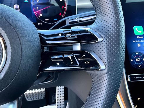 Used 2025 Mercedes-Benz GLC 300 4MATIC image 22