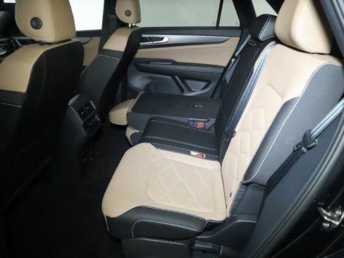 Used 2025 Volkswagen Atlas Cross Sport SE image 14