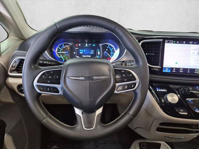 Used 2022 Chrysler Pacifica Touring-L w/ Uconnect Theater Family Group FWD image 14
