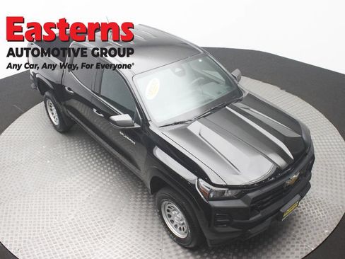 Used 2023 Chevrolet Colorado W/T RWD image 2