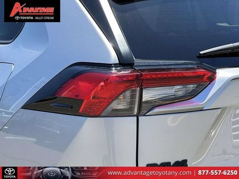 Used 2022 Toyota RAV4 XLE AWD/4WD image 13