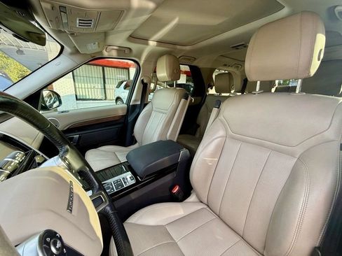 Used 2017 Land Rover Discovery HSE image 14