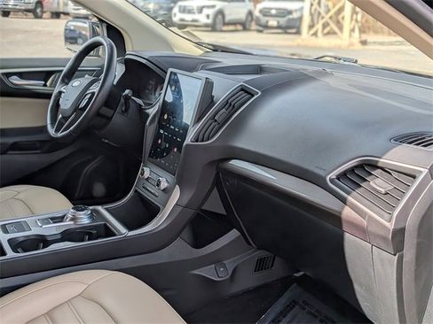 Used 2024 Ford Edge SEL image 37
