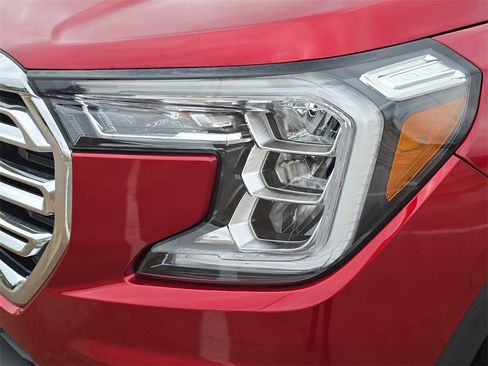 Used 2023 GMC Terrain SLT image 28
