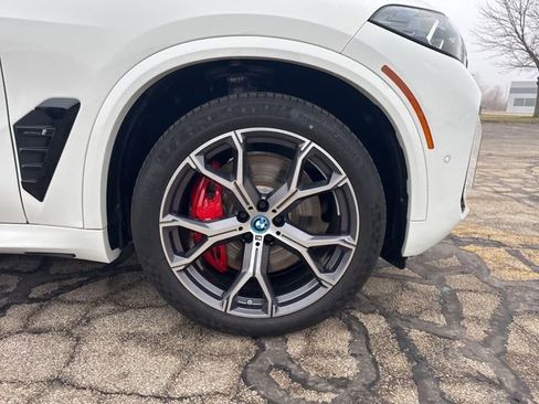 Used 2024 BMW X5 xDrive50e w/ M Sport Package image 4
