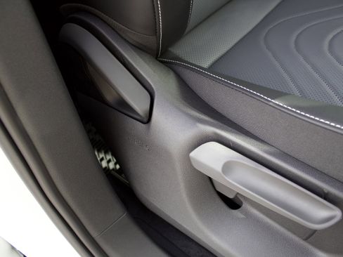 New 2026 Volkswagen Tiguan SE AWD/4WD image 37