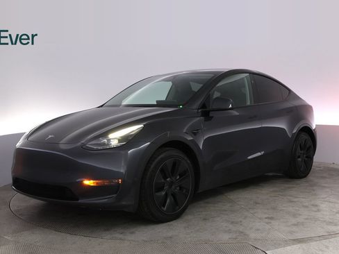 Used 2024 Tesla Model Y Long Range RWD image 2