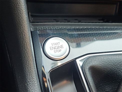 New 2025 Volkswagen Taos SE image 14