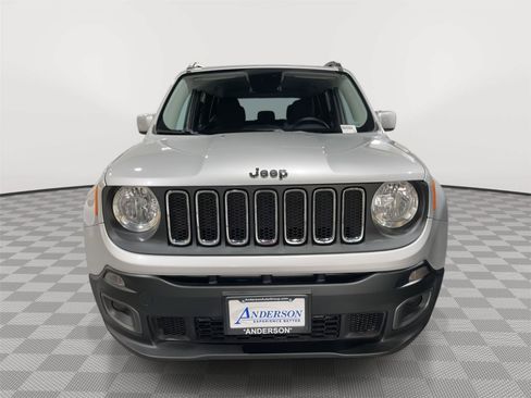 Used 2017 Jeep Renegade Latitude w/ Cold Weather Group AWD/4WD image 4