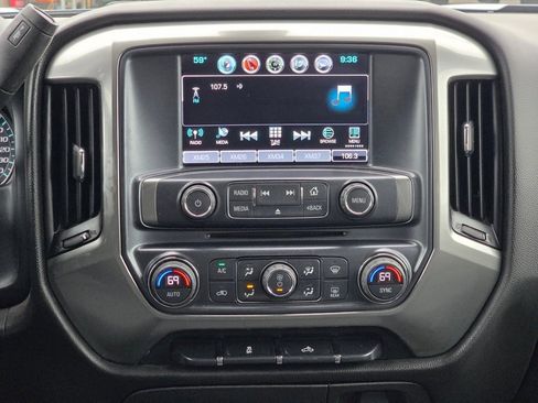 Used 2018 Chevrolet Silverado 1500 LT w/ LT Eassist Package image 12