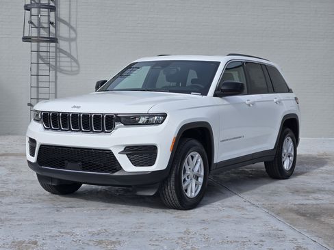 New 2025 Jeep Grand Cherokee Laredo RWD image 2