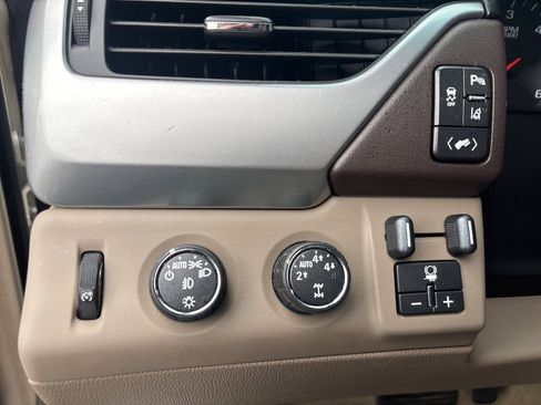 Used 2015 Chevrolet Tahoe LTZ image 16