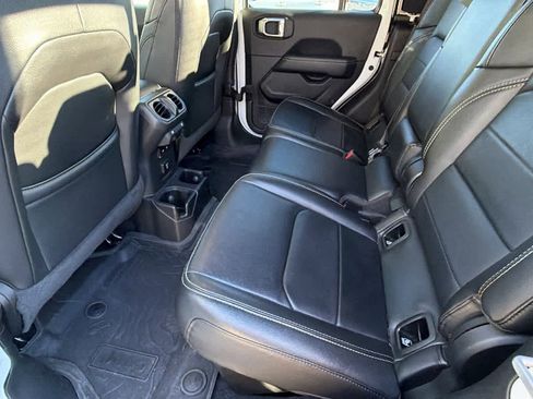 Used 2022 Jeep Gladiator Overland w/ Popular Equipment Package image 17