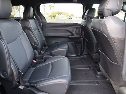 Used 2022 Toyota Sienna XSE image 21