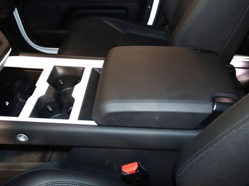 Used 2025 Land Rover Defender 110 S image 41