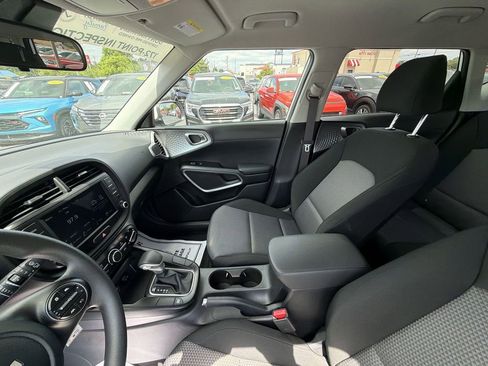 Used 2025 Kia Soul LX w/ LX Technology Package FWD image 11
