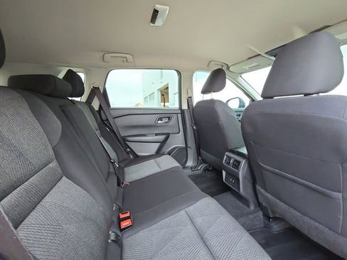 Used 2025 Nissan Rogue SV FWD image 27