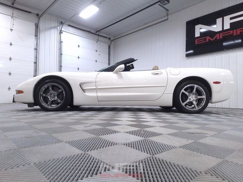 Used 2001 Chevrolet Corvette Convertible w/ Preferred Equipment Group2 RWD image 54