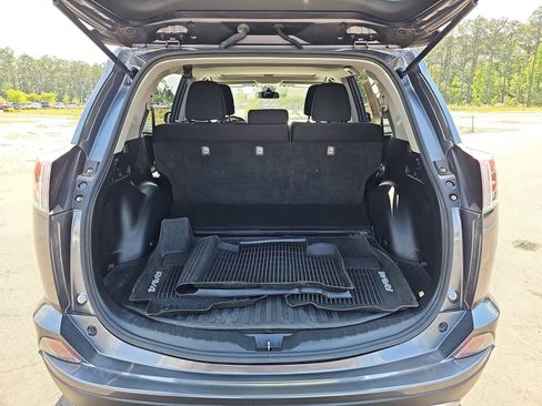 Used 2018 Toyota RAV4 XLE image 12