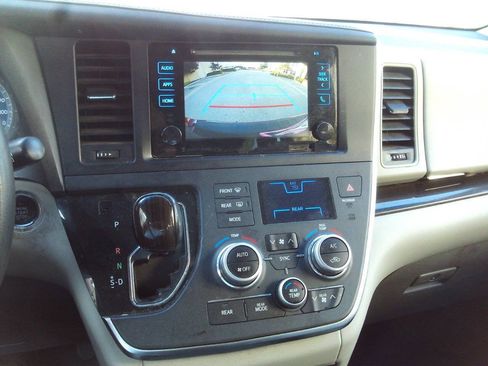 Used 2017 Toyota Sienna XLE w/ XLE Navigation Package FWD image 27