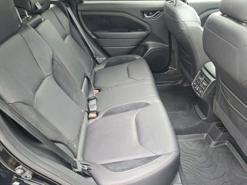 Used 2025 Subaru Forester Touring image 16