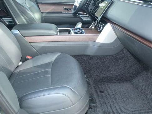 Used 2023 Land Rover Range Rover SE image 3