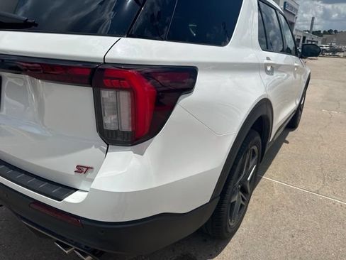 Used 2025 Ford Explorer ST AWD/4WD image 2