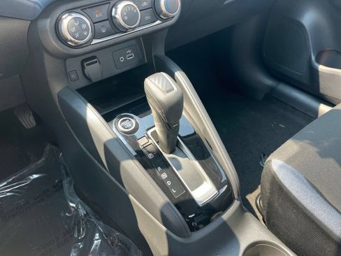 Used 2025 Nissan Versa SV FWD image 40