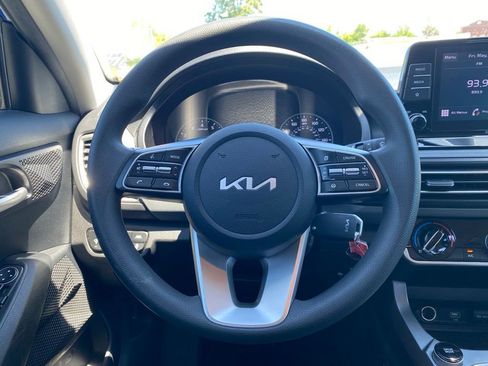 Used 2023 Kia Seltos LX AWD/4WD image 12