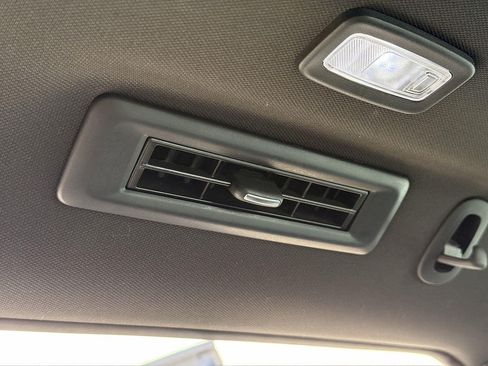 Used 2024 GMC Yukon Denali RWD image 21
