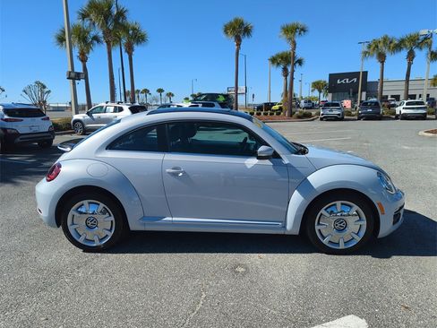 Used 2019 Volkswagen Beetle 2.0T SE image 3