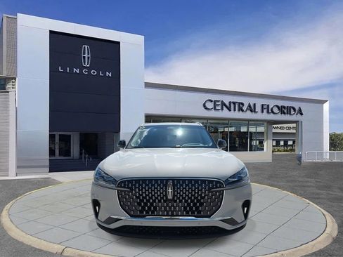 Used 2025 Lincoln Aviator Reserve w/ Equipment Group 201A image 8
