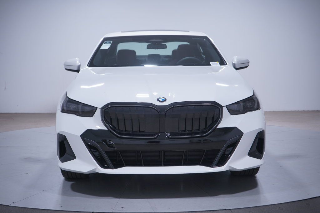 Used 2026 BMW 530i w/ M Sport Package RWD image 4