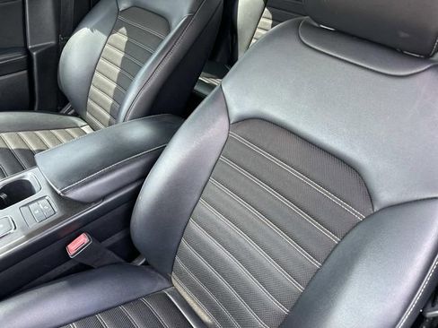 Used 2018 Ford Fusion SE w/ Equipment Group 601A FWD image 4