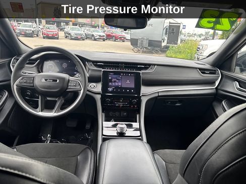 Used 2023 Jeep Grand Cherokee Altitude AWD/4WD image 16