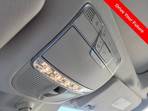 Used 2018 Mercedes-Benz S 560 Sedan image 17