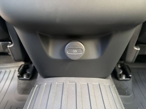 New 2026 Volvo XC60 B5 Plus w/ Protection Package Premier image 39