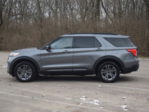 Used 2023 Ford Explorer XLT w/ Equipment Group 202A image 25