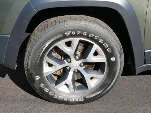 Used 2018 Jeep Cherokee Trailhawk w/ Cold Weather Group image 4