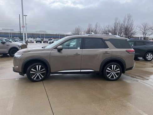 Used 2024 Nissan Pathfinder Platinum w/ Cargo Package AWD/4WD image 5
