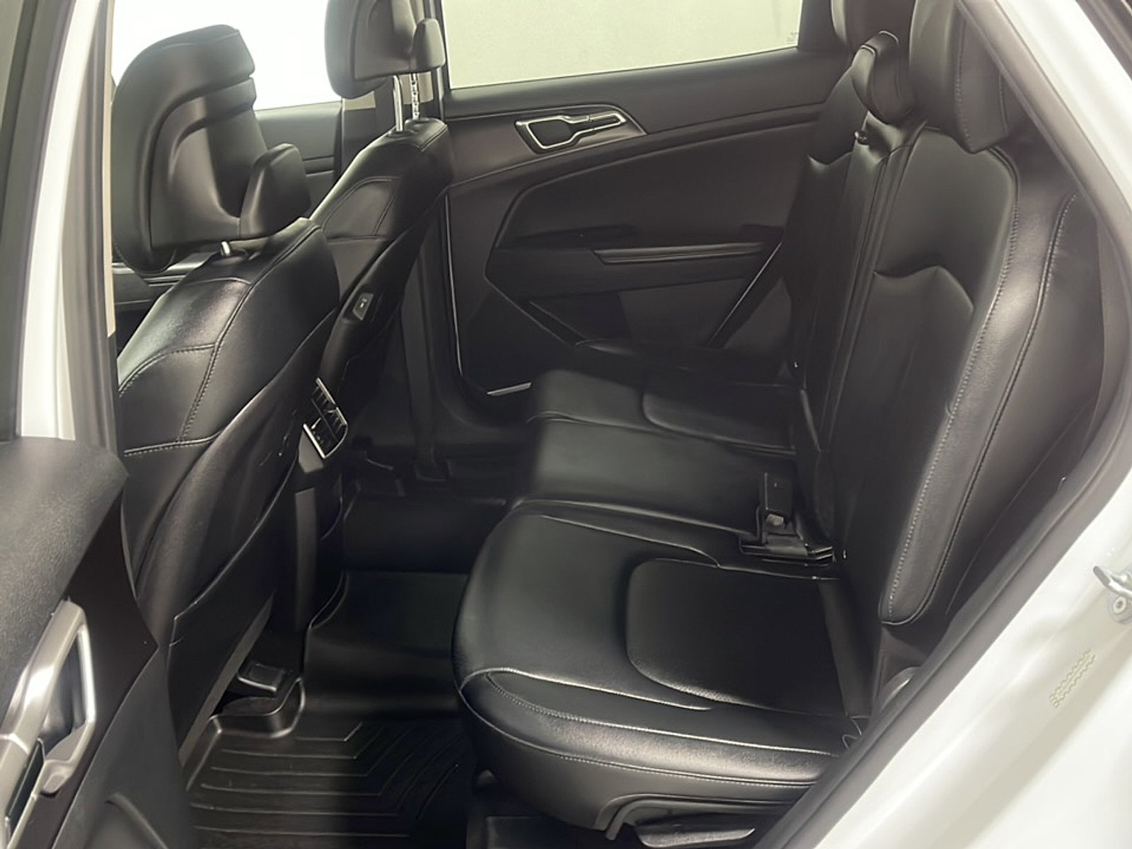 Used 2023 Kia Sportage EX FWD image 16