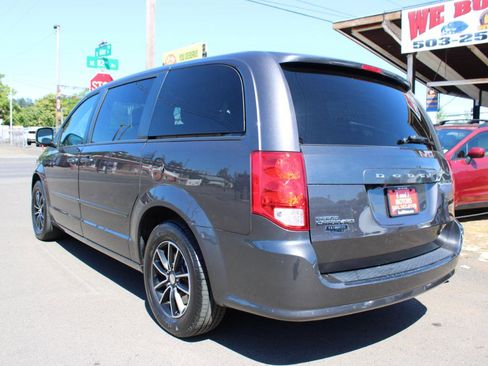 Used 2015 Dodge Grand Caravan SXT w/ Blacktop Package FWD image 4
