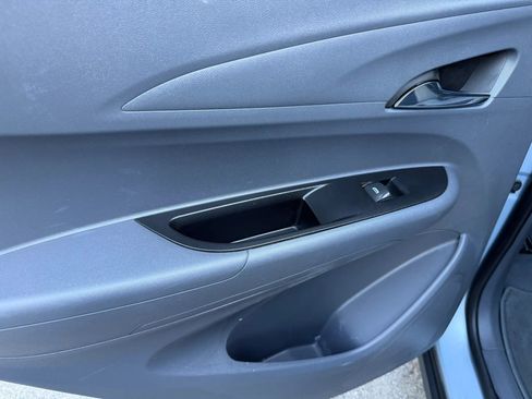 Used 2018 Chevrolet Bolt LT FWD image 11